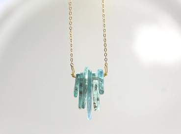 Raw crystal aquamarine necklace. Dainty gemstone bar necklace. Gold filled